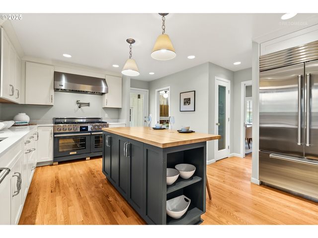 5150 Sw WINDSOR Ct, Portland, OR 97221