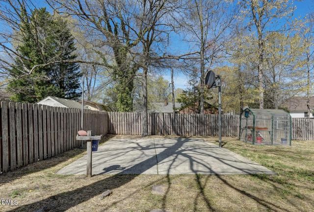 1915 Woodhue Drive, Burlington, NC 27215