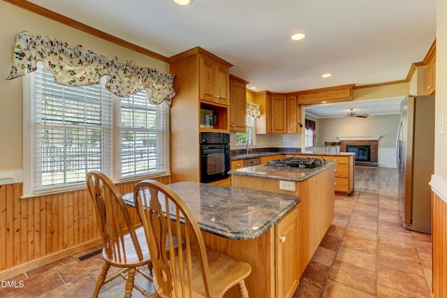 1915 Woodhue Drive, Burlington, NC 27215