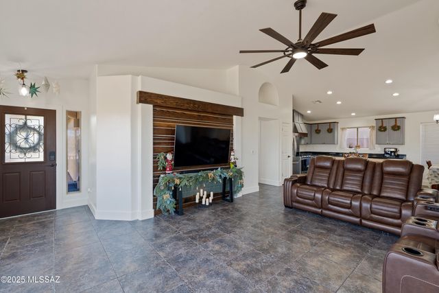 10780 S Piety Hill Drive, Vail, AZ 85641