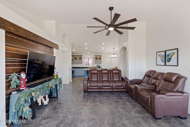 10780 S Piety Hill Drive, Vail, AZ 85641