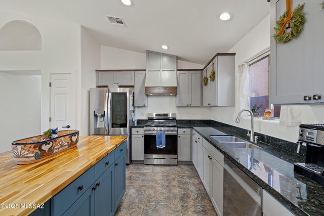 10780 S Piety Hill Drive, Vail, AZ 85641