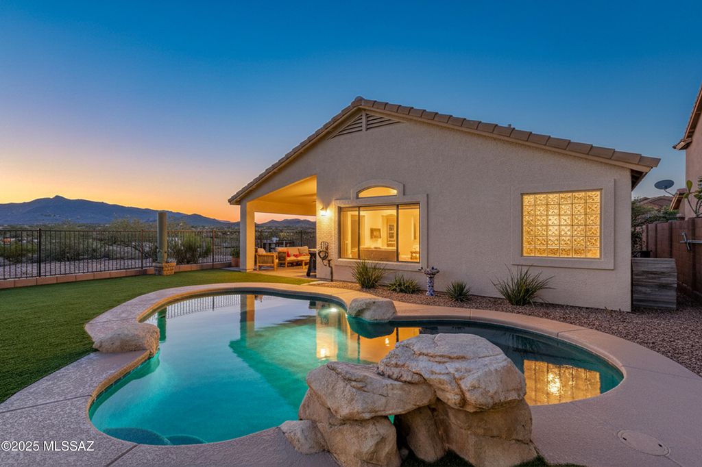 10780 S Piety Hill Drive, Vail, AZ 85641