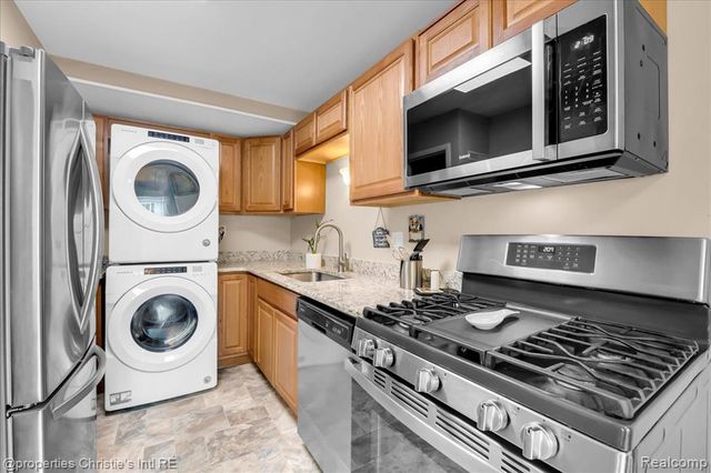 41297 S Woodbury Green Drive, Van Buren Twp, MI 48111