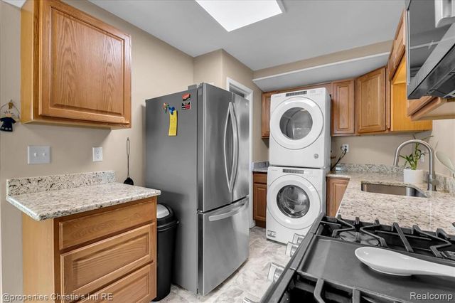 41297 S Woodbury Green Drive, Van Buren Twp, MI 48111