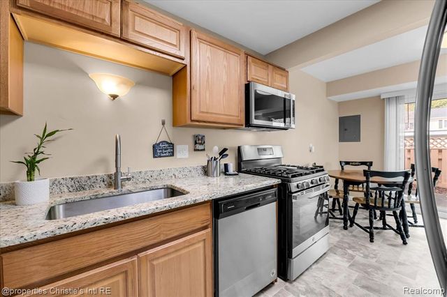 41297 S Woodbury Green Drive, Van Buren Twp, MI 48111