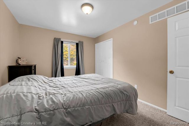 41297 S Woodbury Green Drive, Van Buren Twp, MI 48111