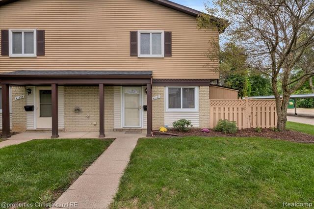 41297 S Woodbury Green Drive, Van Buren Twp, MI 48111
