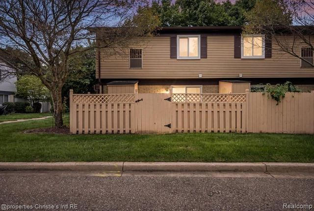 41297 S Woodbury Green Drive, Van Buren Twp, MI 48111