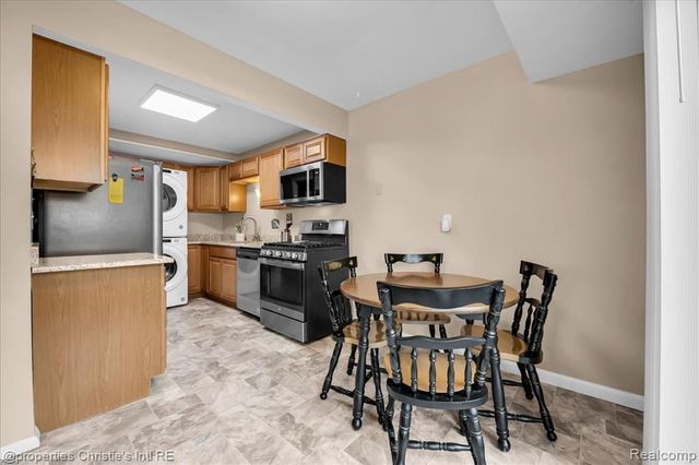 41297 S Woodbury Green Drive, Van Buren Twp, MI 48111