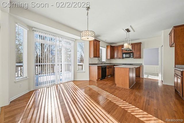 1366 Cartwright Lane, South Lyon, MI 48178