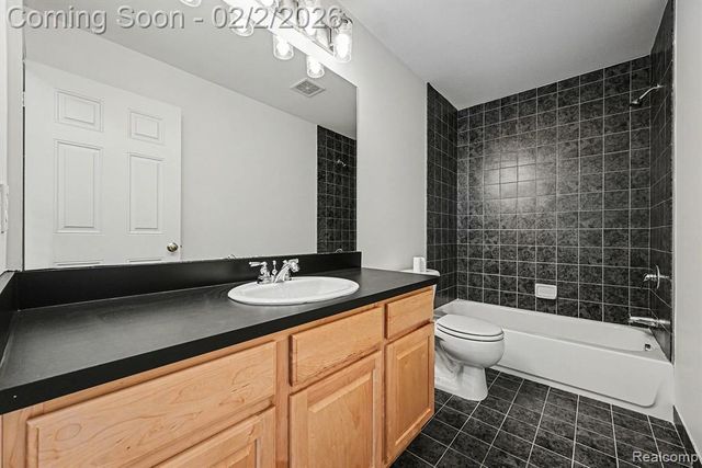 1366 Cartwright Lane, South Lyon, MI 48178