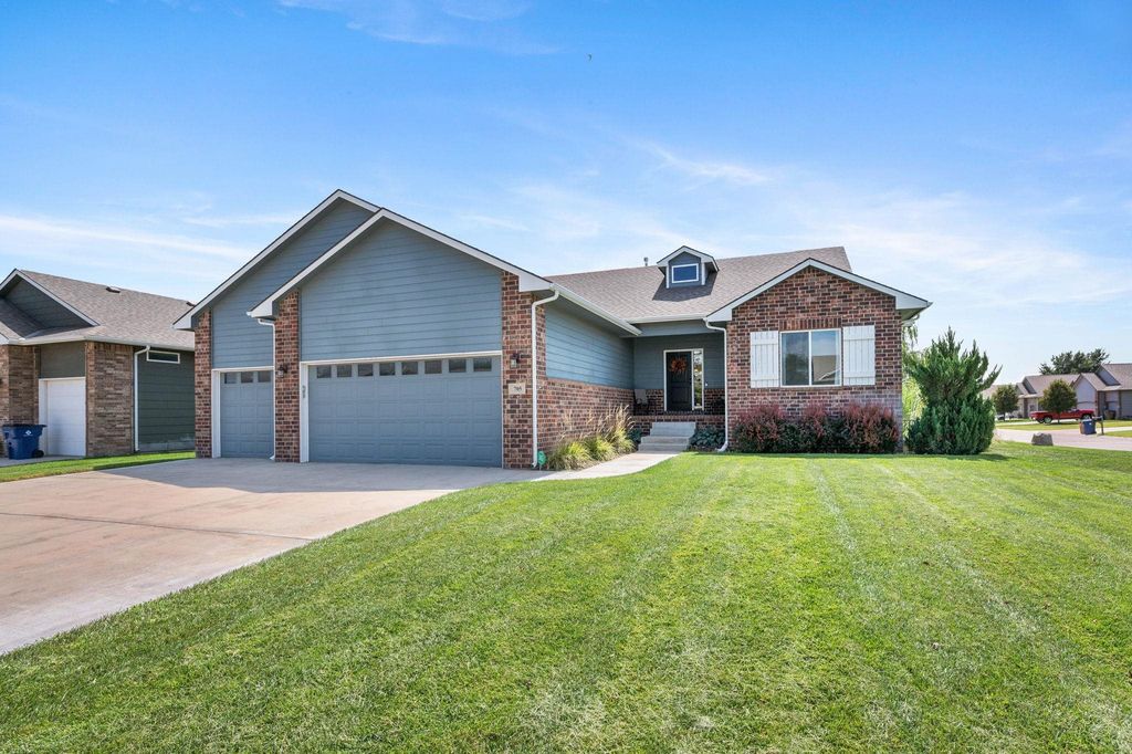 705 E Sprucewood, Park City, KS 67147