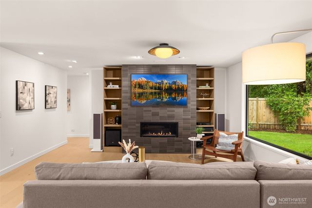 3028 249th Avenue SE, Sammamish, WA 98075
