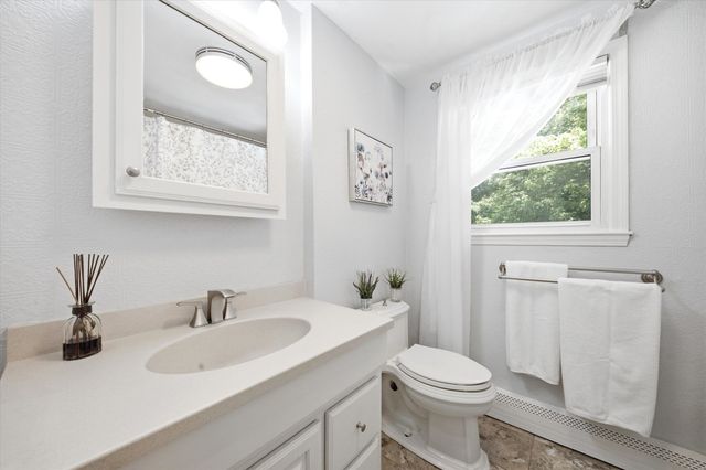 188 Patricia Lane, Manchester, NH 03104