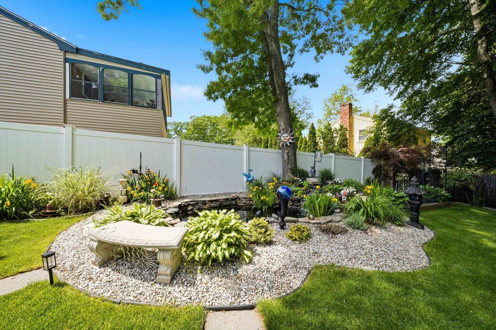 Image 4 of property listing at 188 Patricia Lane, Manchester, NH 03104