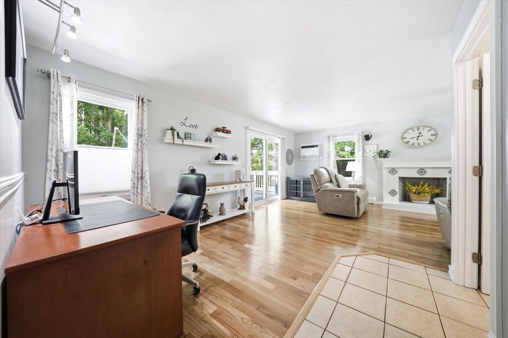 Image 9 of property listing at 188 Patricia Lane, Manchester, NH 03104