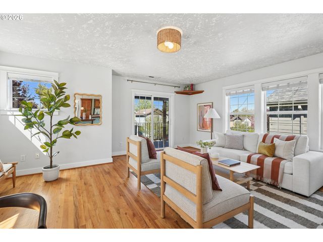 1085 Sw HALSEY St, Troutdale, OR 97060