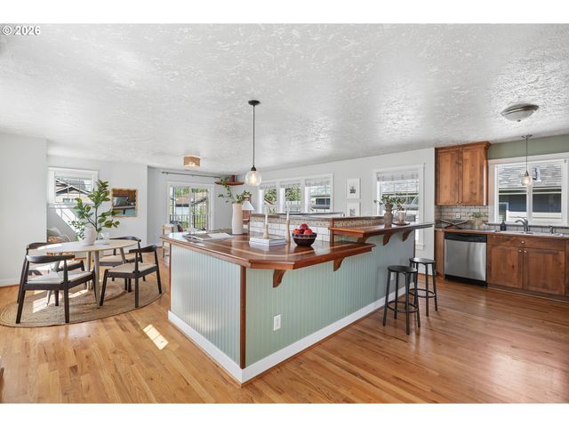 1085 Sw HALSEY St, Troutdale, OR 97060