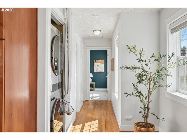 1085 Sw HALSEY St, Troutdale, OR 97060