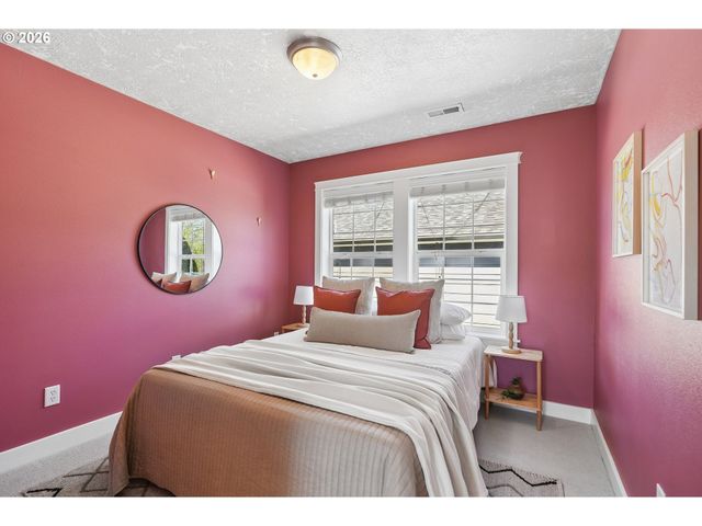 1085 Sw HALSEY St, Troutdale, OR 97060