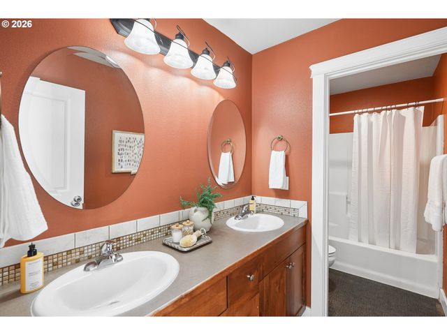 1085 Sw HALSEY St, Troutdale, OR 97060