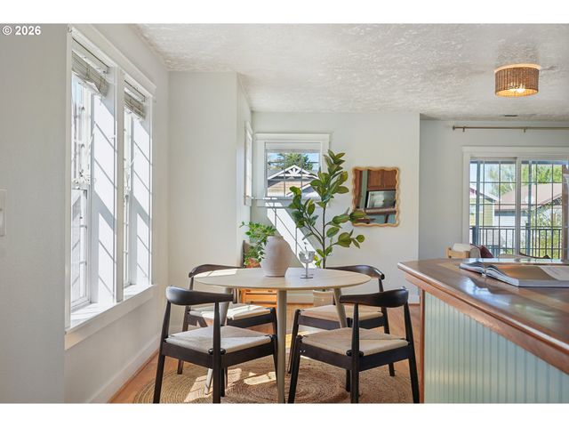 1085 Sw HALSEY St, Troutdale, OR 97060