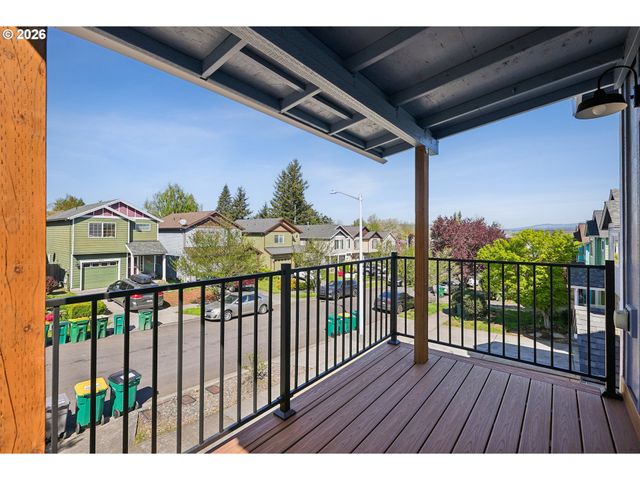 1085 Sw HALSEY St, Troutdale, OR 97060