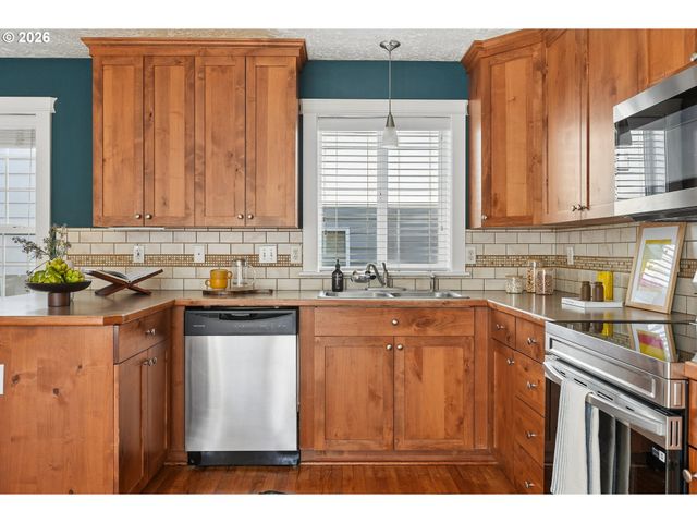 1085 Sw HALSEY St, Troutdale, OR 97060