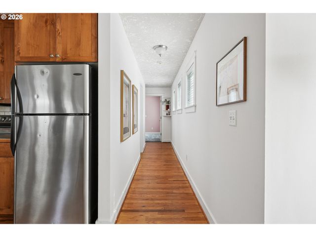 1085 Sw HALSEY St, Troutdale, OR 97060