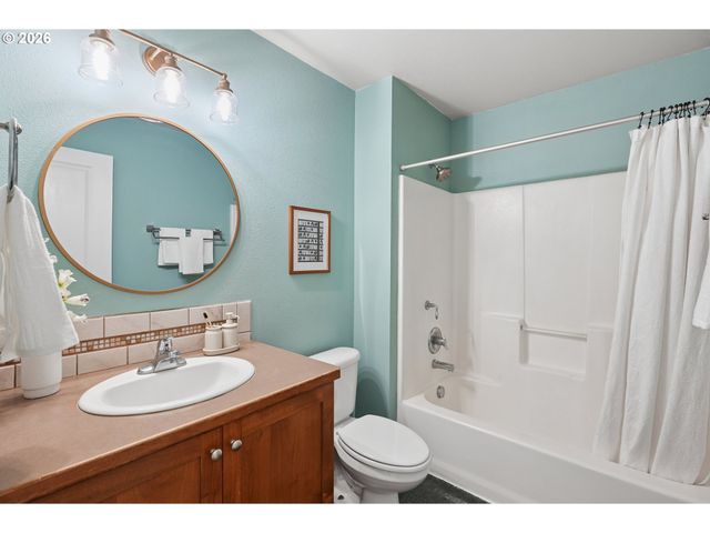 1085 Sw HALSEY St, Troutdale, OR 97060