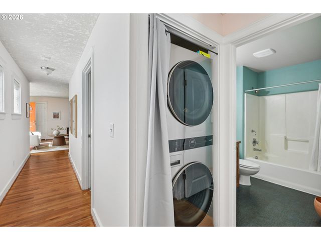 1085 Sw HALSEY St, Troutdale, OR 97060