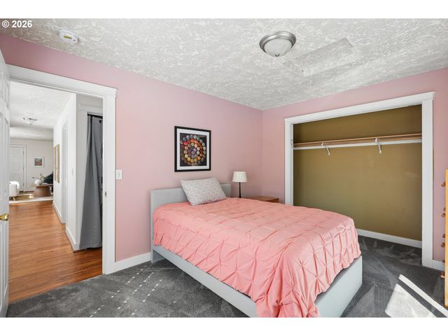 1085 Sw HALSEY St, Troutdale, OR 97060