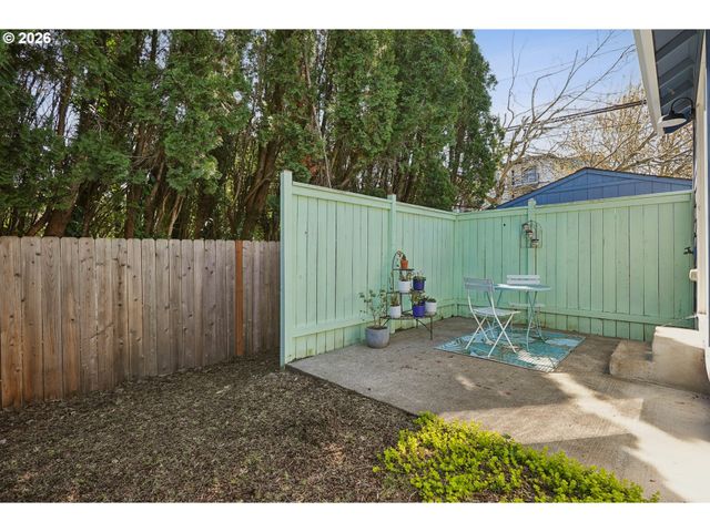 1085 Sw HALSEY St, Troutdale, OR 97060