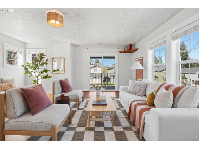 1085 Sw HALSEY St, Troutdale, OR 97060