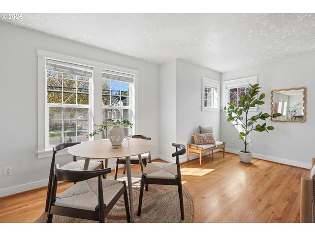 1085 Sw HALSEY St, Troutdale, OR 97060