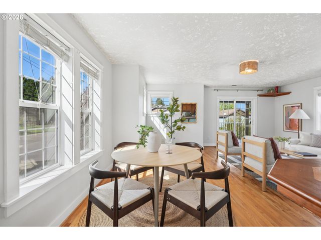 1085 Sw HALSEY St, Troutdale, OR 97060