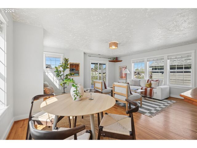 1085 Sw HALSEY St, Troutdale, OR 97060