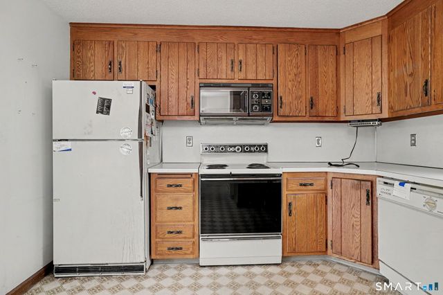 111 Daisy Circle, Bristol, CT 06010