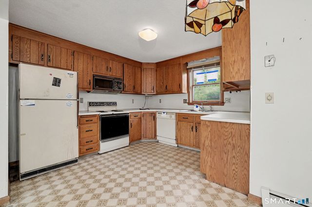 111 Daisy Circle, Bristol, CT 06010