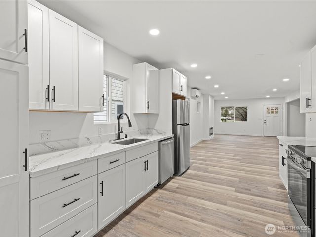 1008 N Steele Street, Tacoma, WA 98406