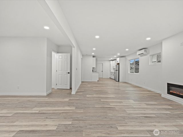 1008 N Steele Street, Tacoma, WA 98406