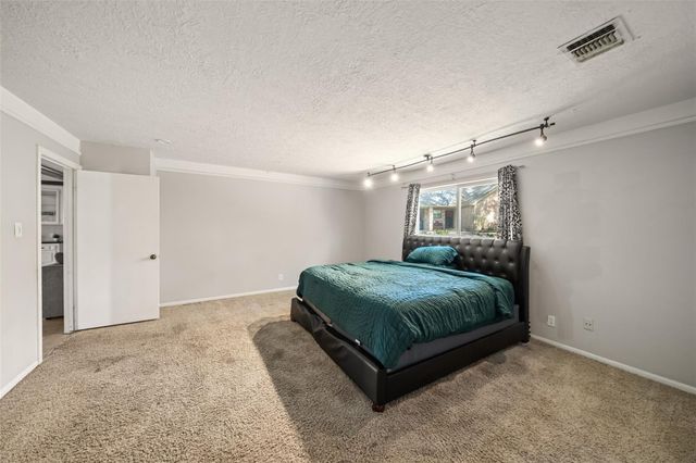 1223 Green Briar Drive, Huntsville, TX 77340