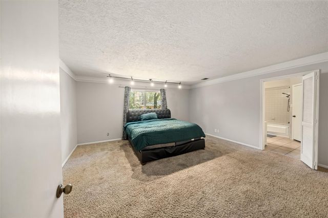 1223 Green Briar Drive, Huntsville, TX 77340