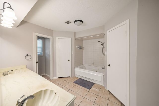 1223 Green Briar Drive, Huntsville, TX 77340