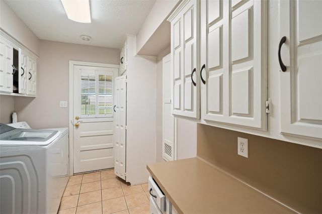 1223 Green Briar Drive, Huntsville, TX 77340