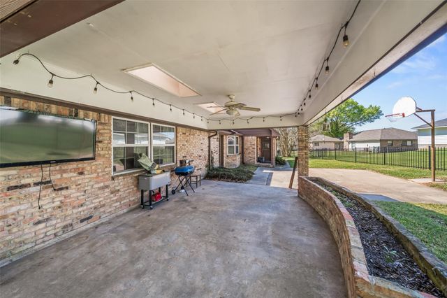 1223 Green Briar Drive, Huntsville, TX 77340