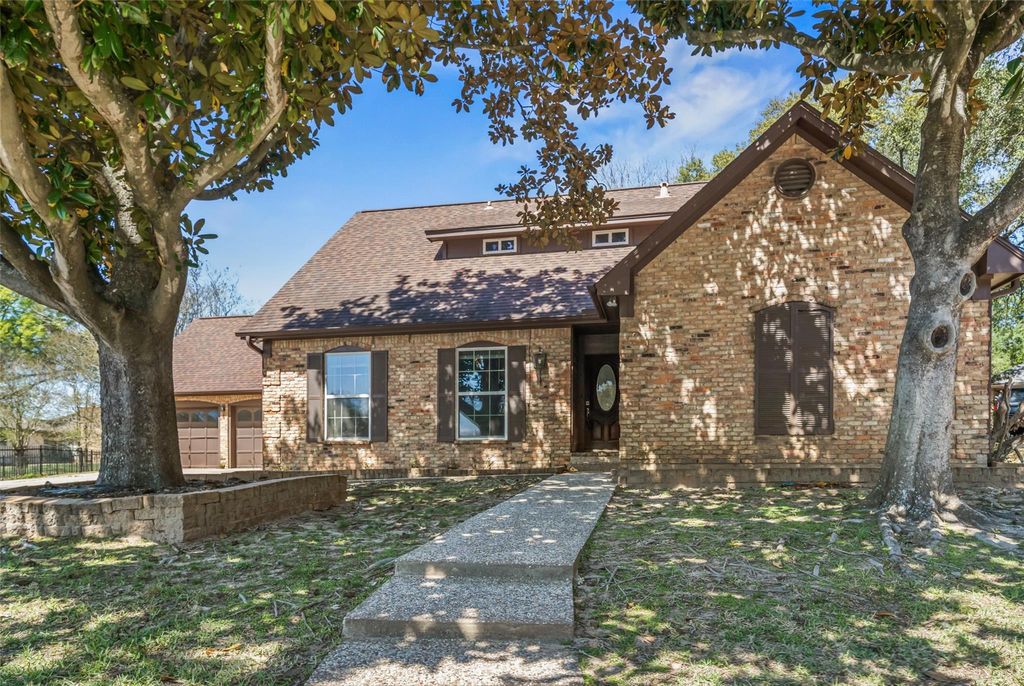 1223 Green Briar Drive, Huntsville, TX 77340