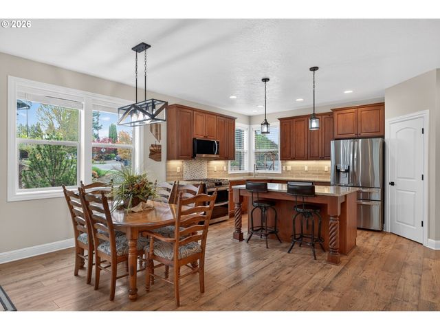 1271 Sw FOREST GLEN Dr, Mc Minnville, OR 97128