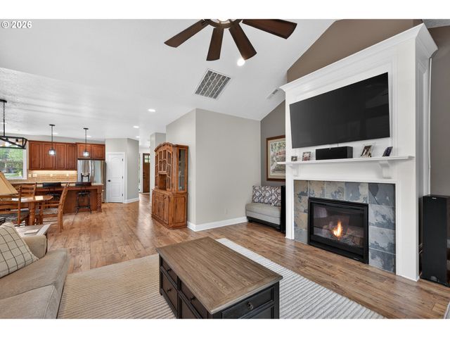 1271 Sw FOREST GLEN Dr, Mc Minnville, OR 97128